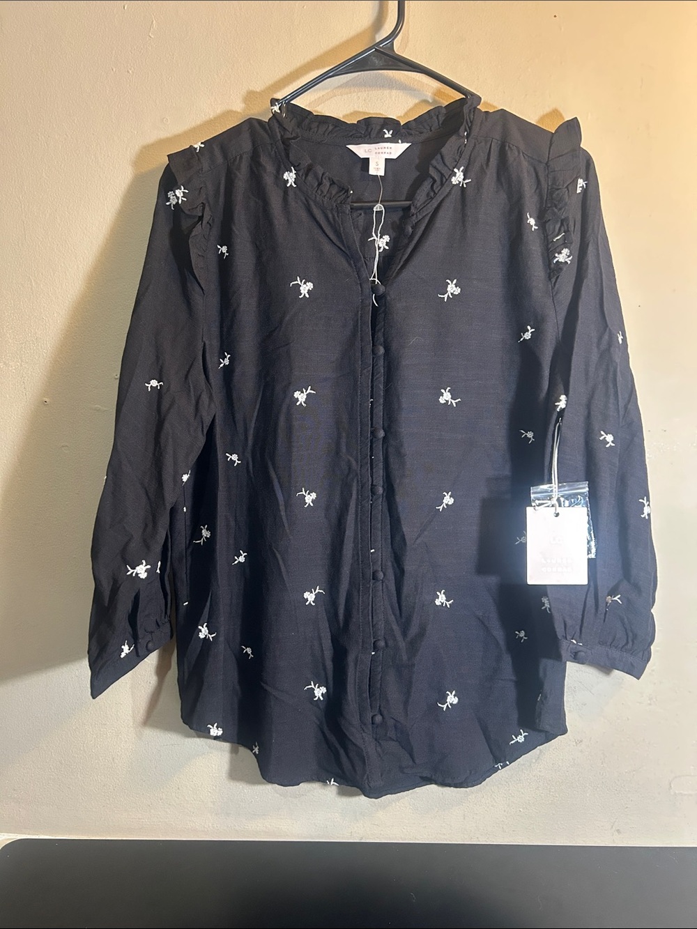 LC Lauren Conrad Black Button-Down Shirt with White Floral Embroidery Size Small